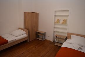 AB Apartment 82