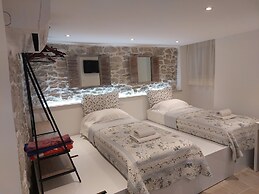 Homey 1-BR Apt