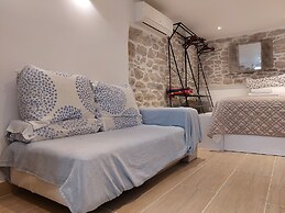 Homey 1-BR Apt