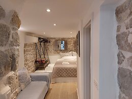 Homey 1-BR Apt