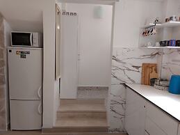 Homey 1-BR Apt