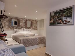 Homey 1-BR Apt