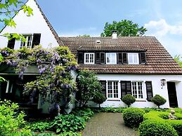 Villa EMG