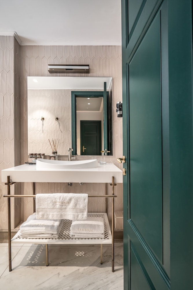 Zamarin Hotel