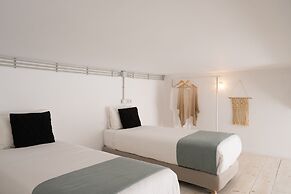 Valsamo Suites
