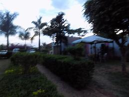 R & R Gardens
