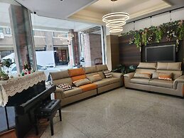 Jia-Jia Business Hotel