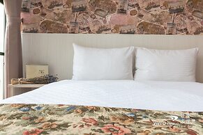 Jia-Jia Business Hotel