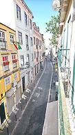 Apartment With Yard in Alfama