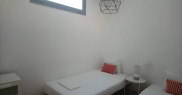 Stunning Apartment With Yard in Alfama