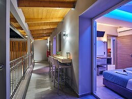 Savvas Luxury Suites