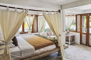 Cemara Beachfront Suite
