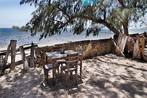 Cemara Beachfront Suite