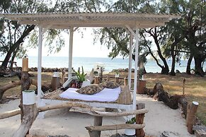 Cemara Beachfront Suite
