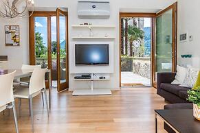 JOIVY Lake Como Waterfall House