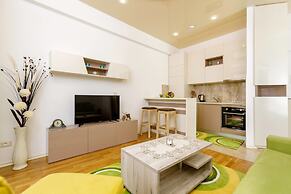 Luxury Harmonia Apartments