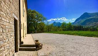 Amico Country House