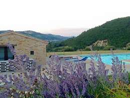 Amico Country House