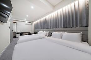 Alma Hotel