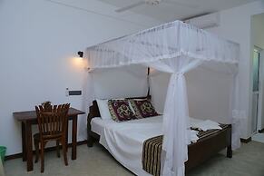 Sigiriya Rock Hide