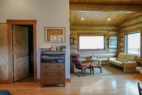 Beautiful Log Chalet Near Fernie, BC