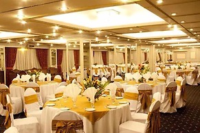 Regent Plaza Hotel & Convention Centre