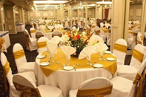 Regent Plaza Hotel & Convention Centre