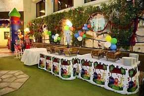 Regent Plaza Hotel & Convention Centre