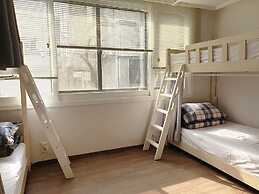 Cheese Guesthouse - Hostel