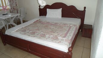 Airport luxury motel