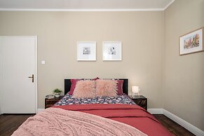 3 BDR Top Center Artistic Apartment - 115 m2
