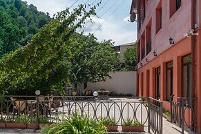 Ariana Family Hotel