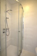 R1 Medium Studio
