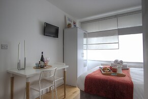 R1 Medium Studio