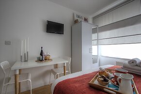 R1 Medium Studio