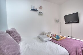R1 Medium Studio