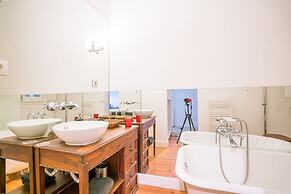 Estrela Neoclassical Apt River View