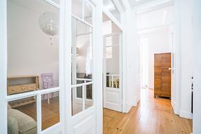 Estrela Neoclassical Apt River View