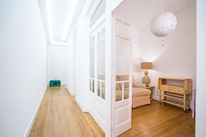 Estrela Neoclassical Apt River View