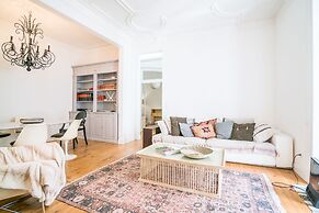 Estrela Neoclassical Apt River View