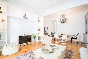 Estrela Neoclassical Apt River View