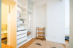 Estrela Neoclassical Apt River View