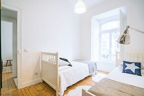Estrela Neoclassical Apt River View