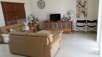 Seafront Unit 25