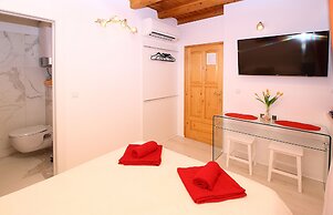 Melek Accommodations