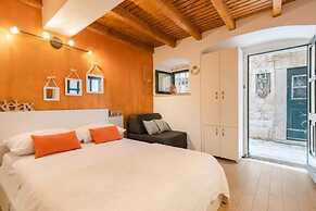 Melek Accommodations