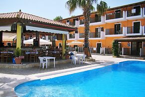 Apple Hotel