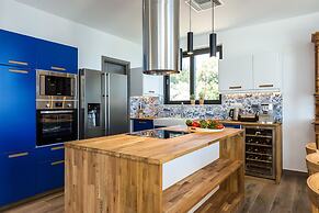 Villa Blue Skyline