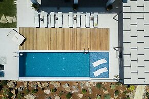 Villa Blue Skyline