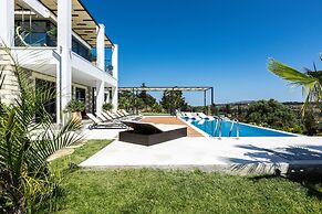 Villa Blue Skyline